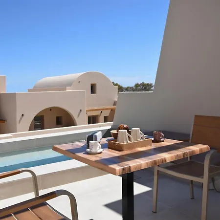 Villa Santorini - - Sleeps 2 - Pool - Parking *