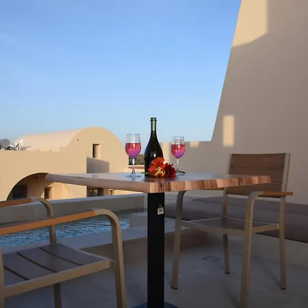 Villa Santorini - - Sleeps 2 - Pool - Parking *