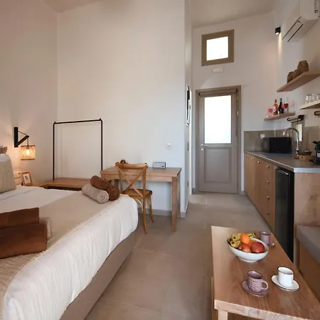 Santorini - - Sleeps 2 - Pool - Parking Villa