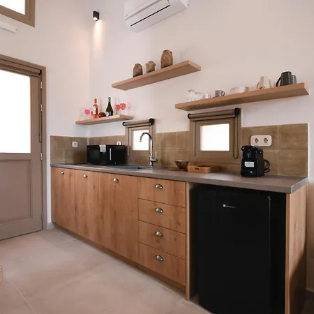 Santorini - - Sleeps 2 - Pool - Parking